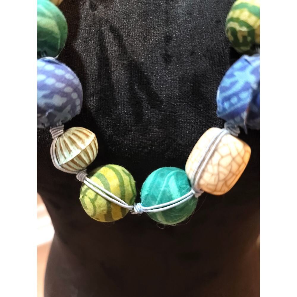 Women's Multicolor Beaded Necklace with Fabric Tie‎ Closure and Unique Design - Picture 3 of 6